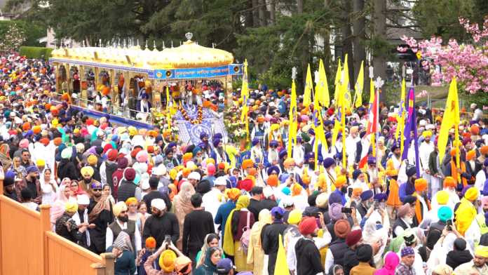 ਸਰੀ ਦੇ ਵਿਸਾਖੀ ਨਗਰ ਕੀਰਤਨ ਵਿੱਚ ਲੱਖਾਂ ਲੋਕਾਂ ਨੇ ਹਾਜ਼ਰੀ ਭਰੀ।