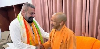 ਬਾਲੀਵੁੱਡ ਦੇ ਮਸ਼ਹੂਰ ਅਦਾਕਾਰ ਸੰਜੇ ਦੱਤ ਨੇ ਮੁੱਖ ਮੰਤਰੀ ਯੋਗੀ ਆਦਿੱਤਿਆਨਾਥ ਨਾਲ ਕੀਤੀ ਮੁਲਾਕਾਤ