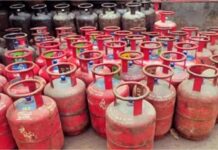 LPG ਦੀ ਕਮੀ ਦੇ ਵਿਚਕਾਰ ਕਾਲਾ ਬਾਜ਼ਾਰੀ ਦਾ ਖੇਲ , ਸਥਾਨਕ ਨੇਤਾ ਦੇ ਘਰ ਤੋਂ 55 ਭਰੇ ਹੋਏ LPG ਗੈਸ ਸਿਲੰਡਰ ਬਰਾਮਦ