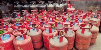 LPG ਦੀ ਕਮੀ ਦੇ ਵਿਚਕਾਰ ਕਾਲਾ ਬਾਜ਼ਾਰੀ ਦਾ ਖੇਲ , ਸਥਾਨਕ ਨੇਤਾ ਦੇ ਘਰ ਤੋਂ 55 ਭਰੇ ਹੋਏ LPG ਗੈਸ ਸਿਲੰਡਰ ਬਰਾਮਦ