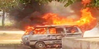 ਉੱਤਰ ਪ੍ਰਦੇਸ਼ ਦੇ ਵਾਹਿਦਪੁਰ ਪਿੰਡ ’ਚ ਗੈਸ ਭਰਦੇ ਸਮੇਂ ਵੈਨ ਨੂੰ ਲੱਗੀ ਭਿਆਨਕ ਅੱਗ